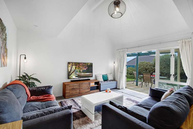 2/19 Waitikiri Drive Parklands_7