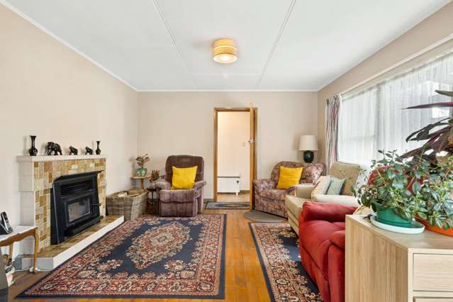 38 Tennyson Crescent Stoke_4