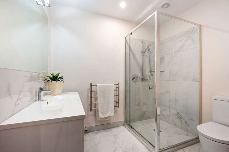 1 Watermill Lane Silverdale_18