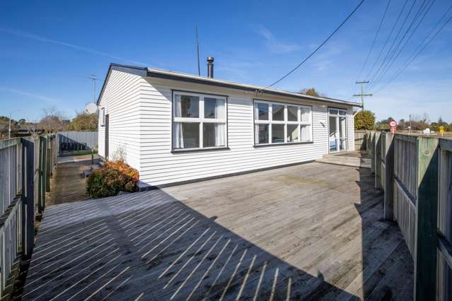 SUNNY 3 BEDROOM HOME + OFFICE ON FREEHOLD SECTION