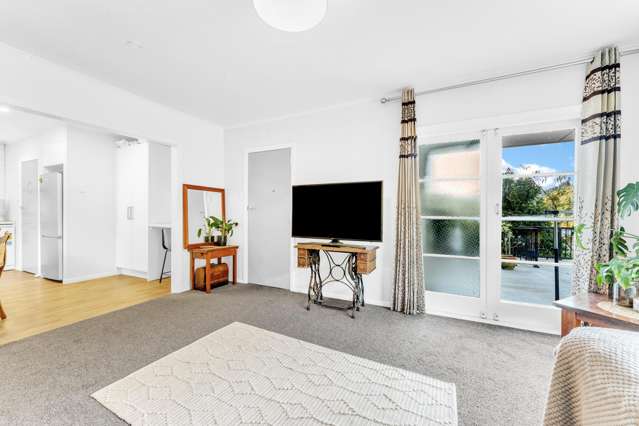 70 Sunny Grove Wainuiomata_4