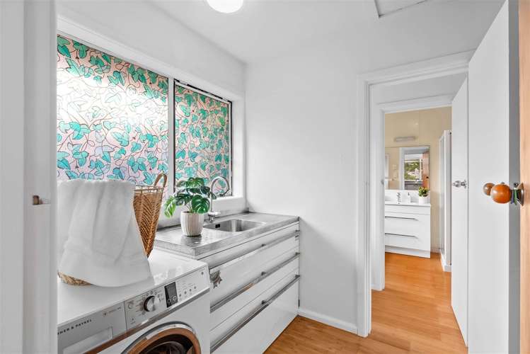 65 Woodbury Street Russley_13