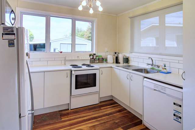 14 William Benton Street Featherston_4