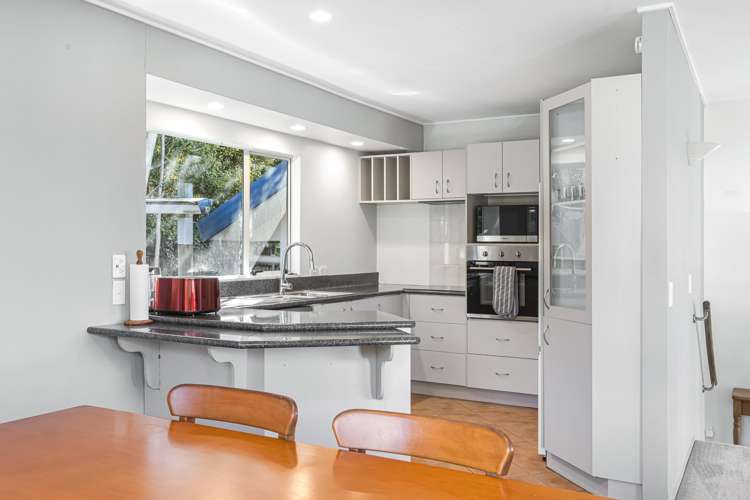 8 Jean Place Stanmore Bay_6