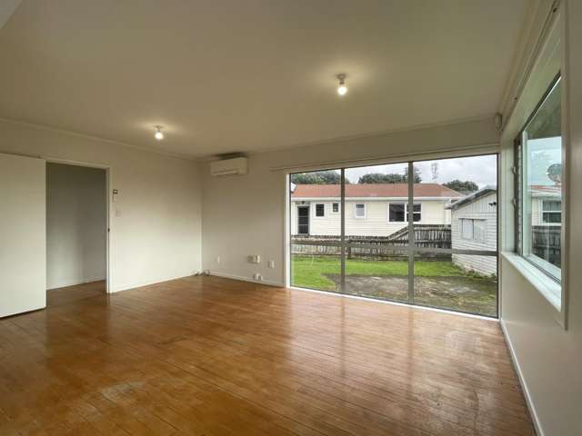 72 Clayton Avenue 10693_4