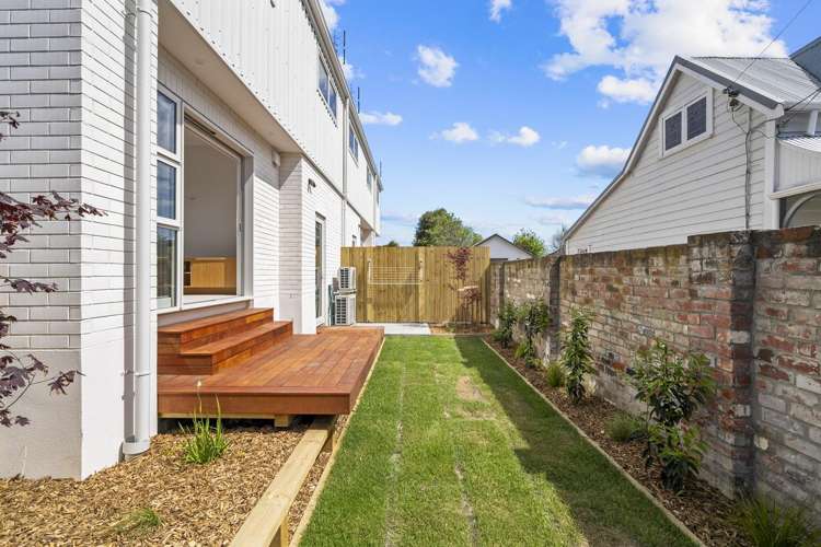 1-2/16 Bass Street Woolston_15