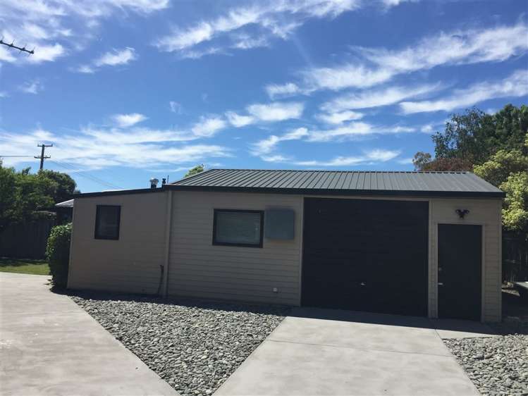 2 School Lane Kirwee_9