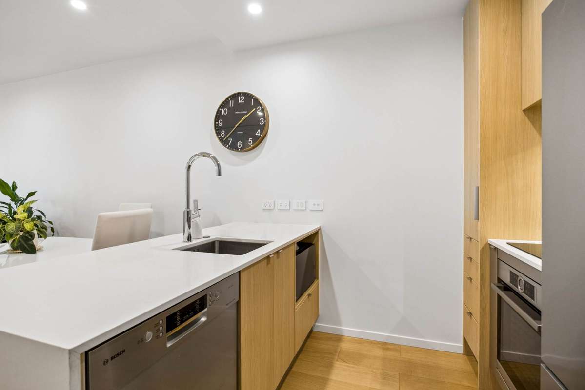 208/9 Madeira Lane_4