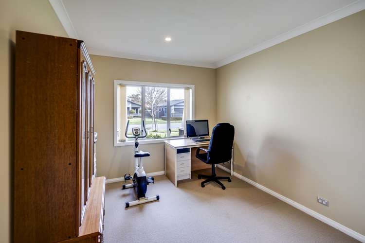 11 Heynes Place Clive_8