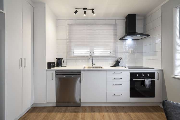 3 Somerset Crescent Highbury_7