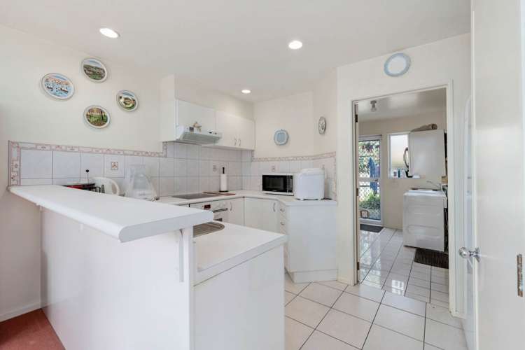 8/50 Cook Street Howick_11