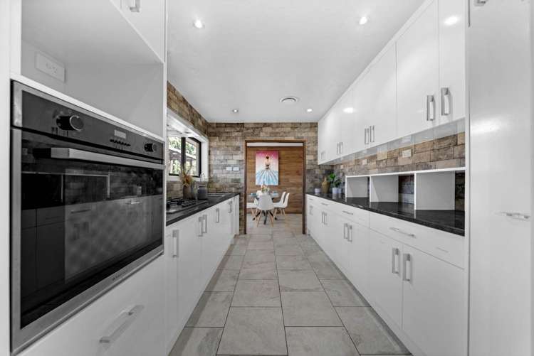 8 Papatahi Place Henderson_26