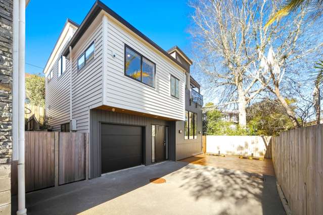 Builder’s Family Home – As Good As New