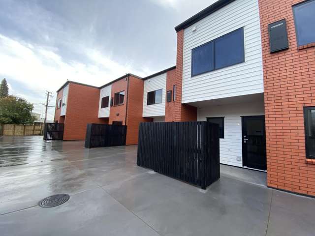 2/169 Knighton Road 1076_1