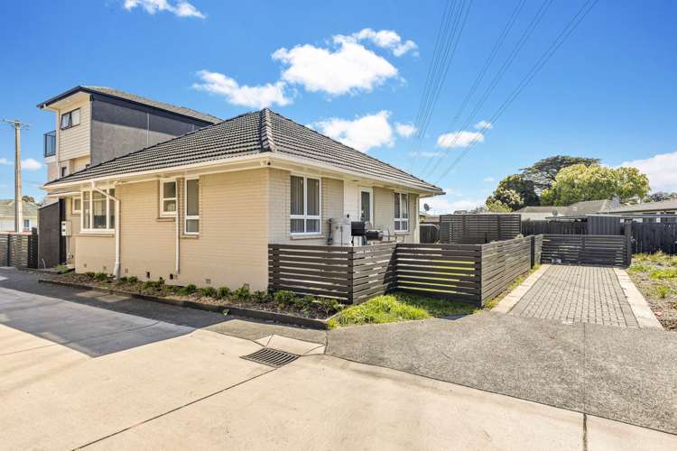 2/30 Calvert Avenue Mangere East_13