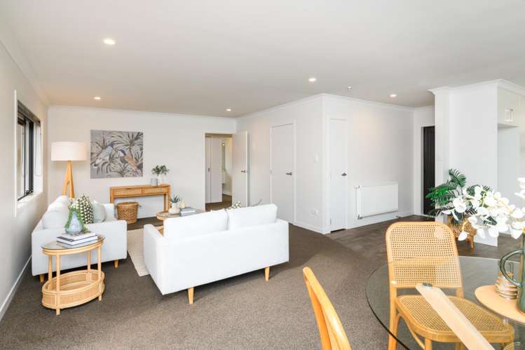 702 Pioneer Highway Takaro_5