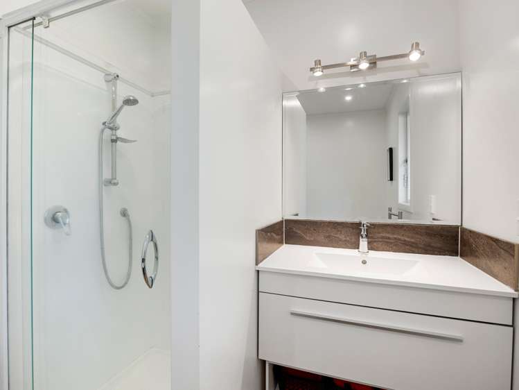 70 Houchens Road Glenview_10