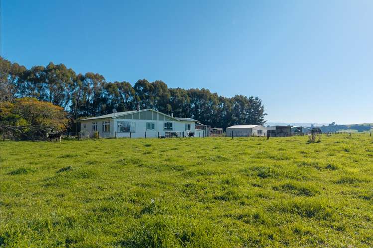 120 Okarae Road Rangitikei Surrounds_10