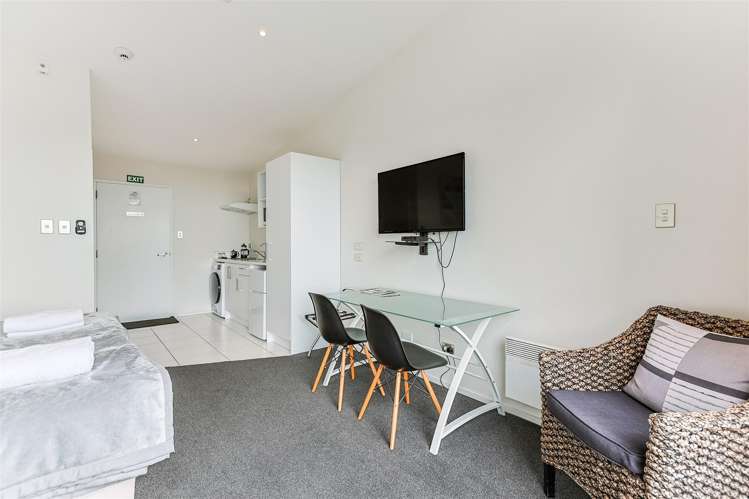 5,7 and 8/27 Marine Parade Carters Beach_7