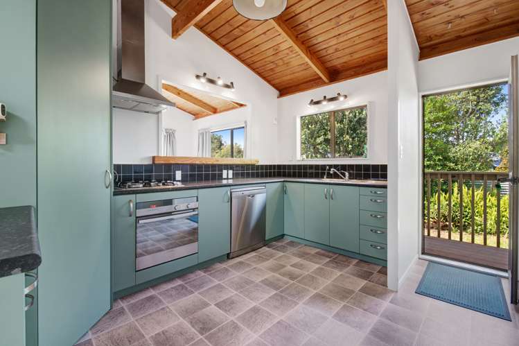 16 Dobell Road Stanmore Bay_12
