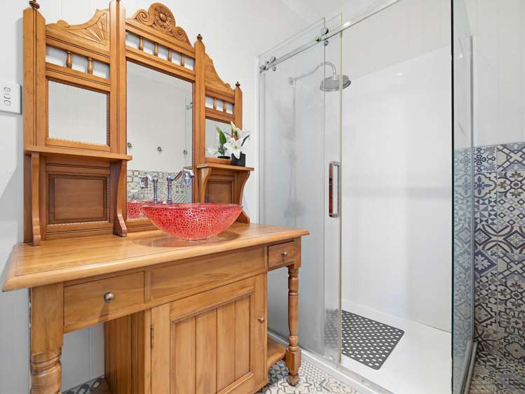 1200 Caroline Road Mayfair_13