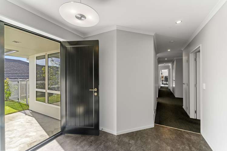 92 Washbourn Drive_5