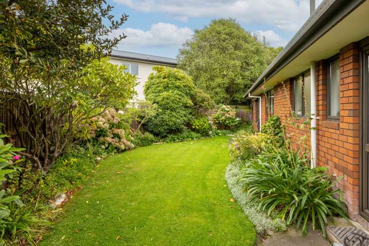 12 De Bloge Place Burwood_18