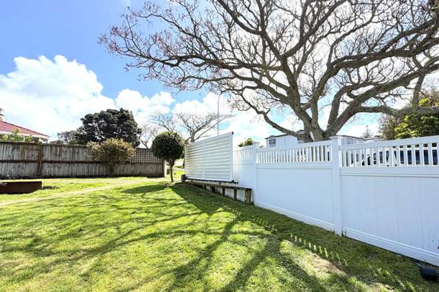 Beautiful Howick Home - 3 Bed, Half Share 1012sqm!
