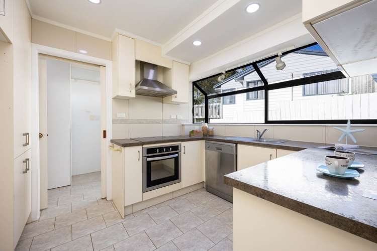 1/56 Oaktree Avenue Browns Bay_9