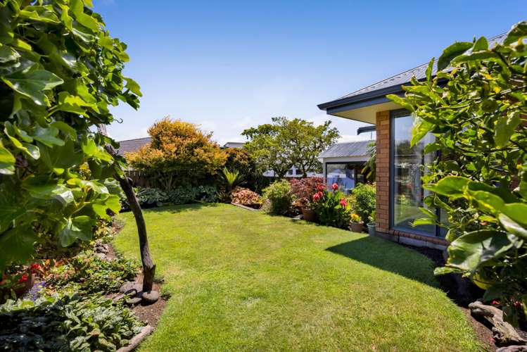 9 Elizabeth Grove Stratford_45