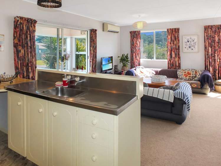 7 Hennessy Street East Foxton Beach_9