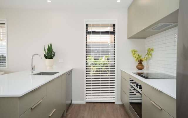 1 Pā Tuna Lane Hurdon_3