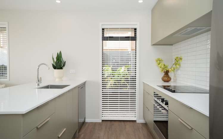 1 Pā Tuna Lane Hurdon_2
