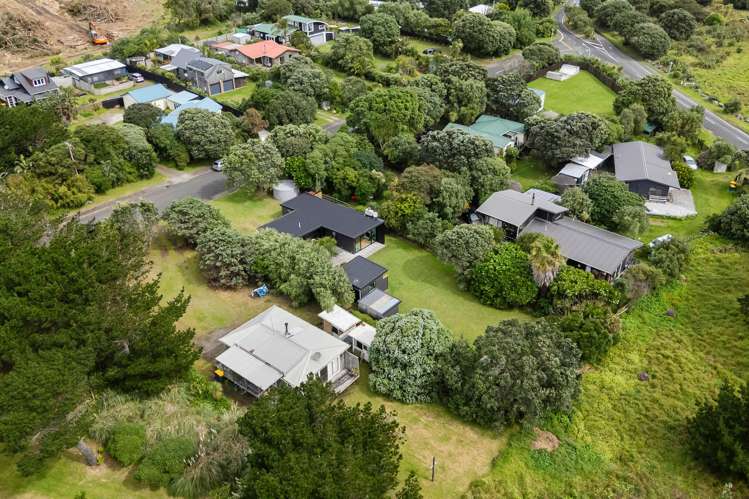 8 Erangi Place Bethells Beach_42