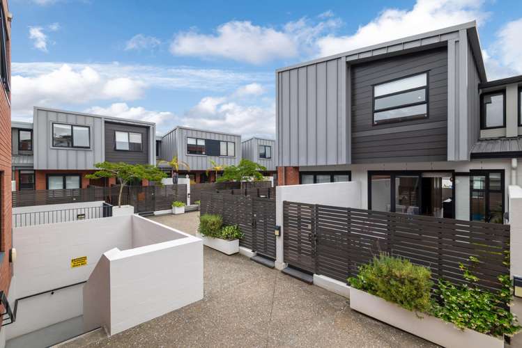 27/4 Stables Lane Millwater_14