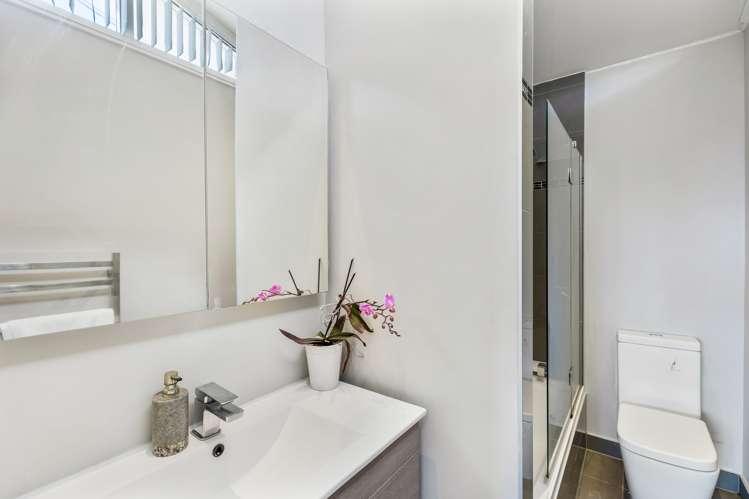 1/24 Colmar Road Mellons Bay_11