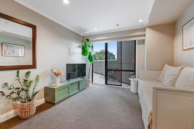 Best Buy in Heart of Central Takapuna