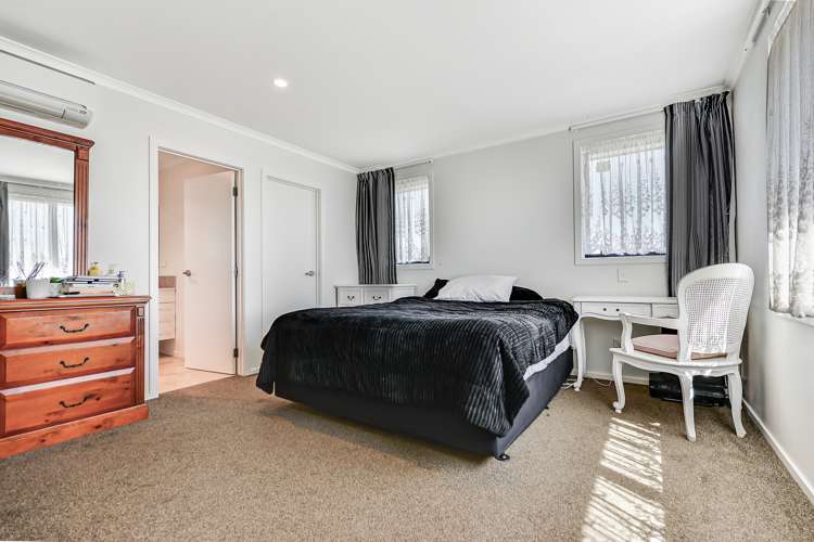 35 Cabourne Drive Glenview_13