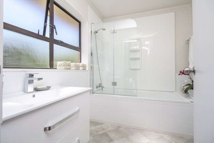 2/210 Te Atatu Road Te Atatu South_14