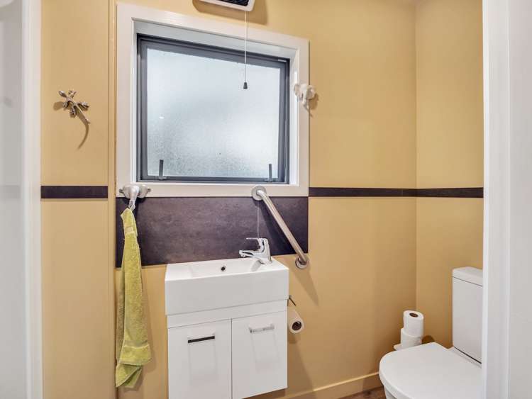 20 and 16 Main Road Owaka_8