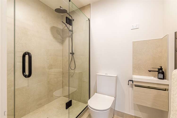 7/27b Hudson Bay Road Hobsonville_18