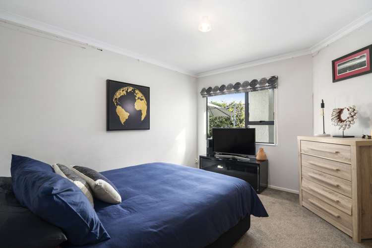 53 Olympus Way Richmond_11