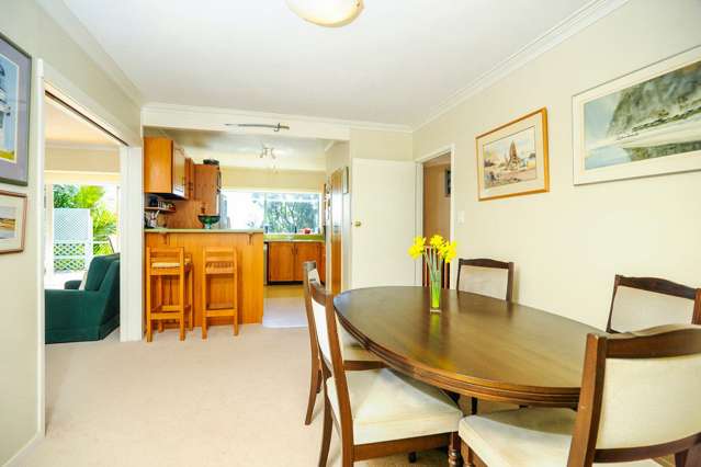 832 West Coast Road Waiatarua_4