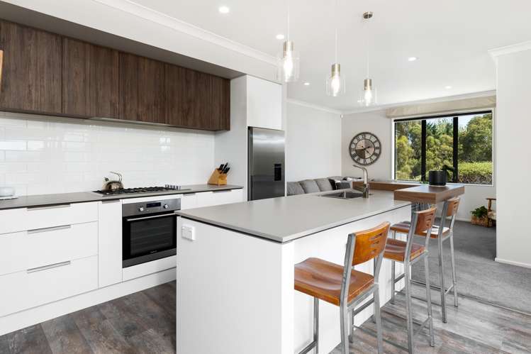 56 Fairbourne Drive Fairhall_5