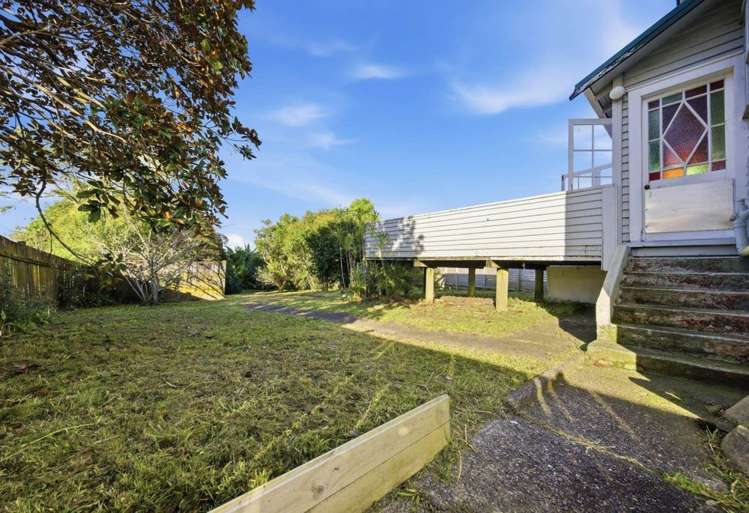 180 Surrey Crescent_5