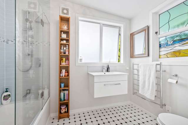 16 Tiri View Place Waiake_3