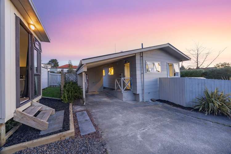 285 Glengarry Road Glen Eden_9