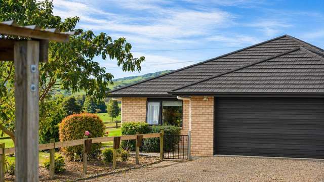 Lifestyle Living + 54m² Powered Shed