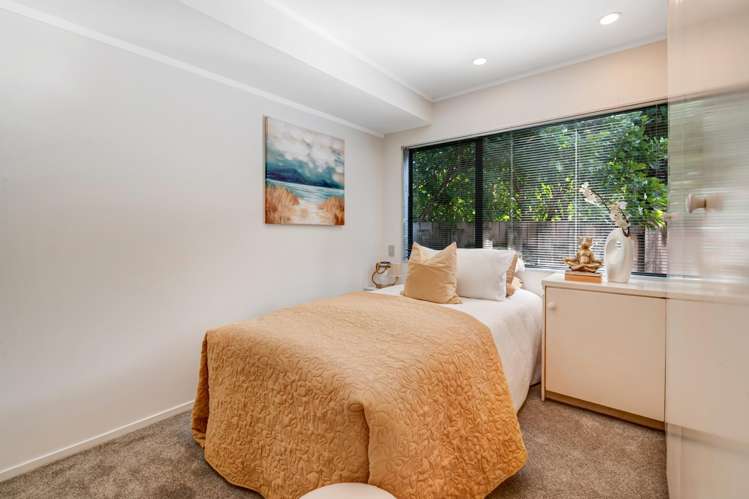 2/8 Antrim Grove Bayview_13