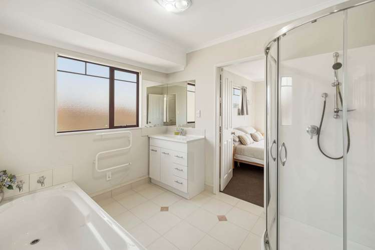 6 Village Way Welcome Bay_17